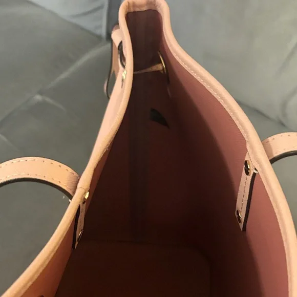 Michael Kors Jetset Light Pink Tote with Gold Accents With Wristlet - Picture 11 of 16